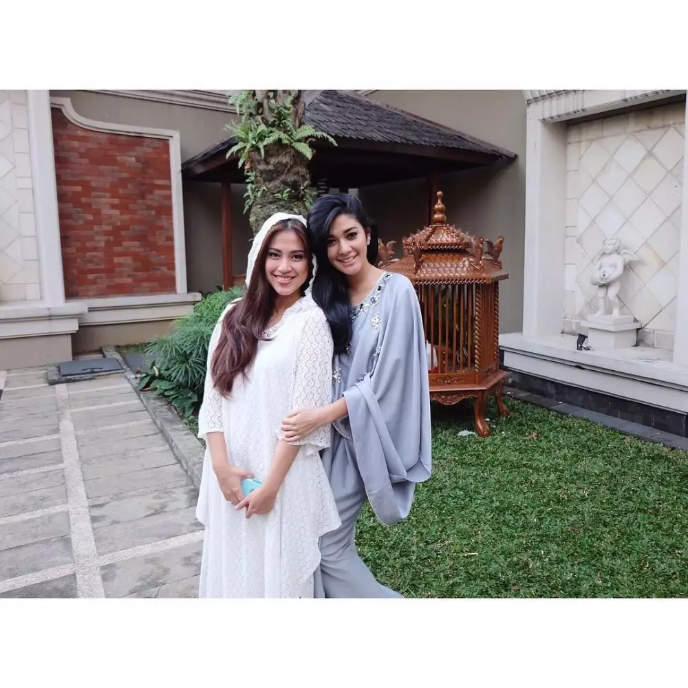 Potret kebersamaan Tyna Kanna Mirdad dan Naysila Mirdad © 2021 brilio.net