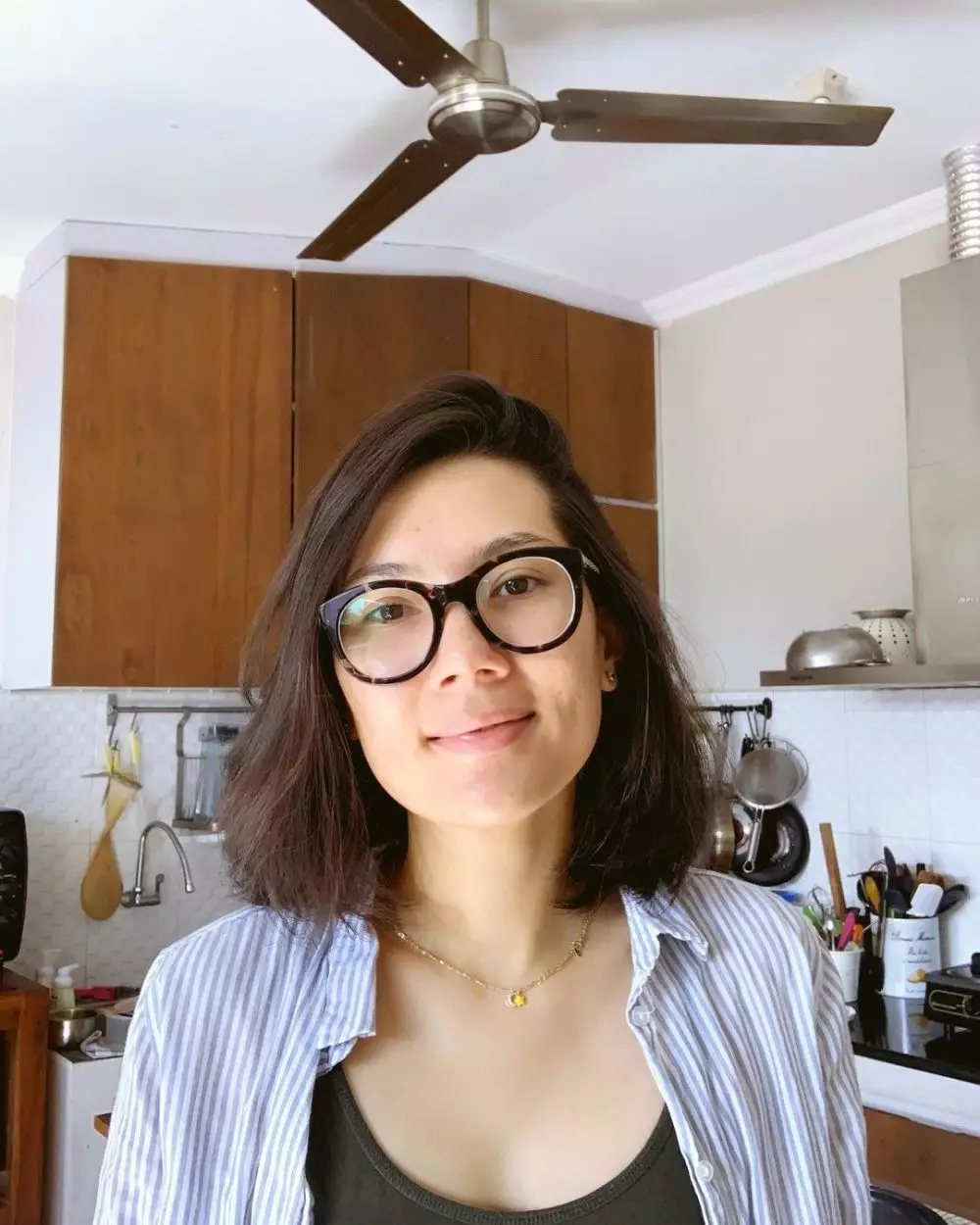 istri gitaris tanpa makeup © 2021 Instagram