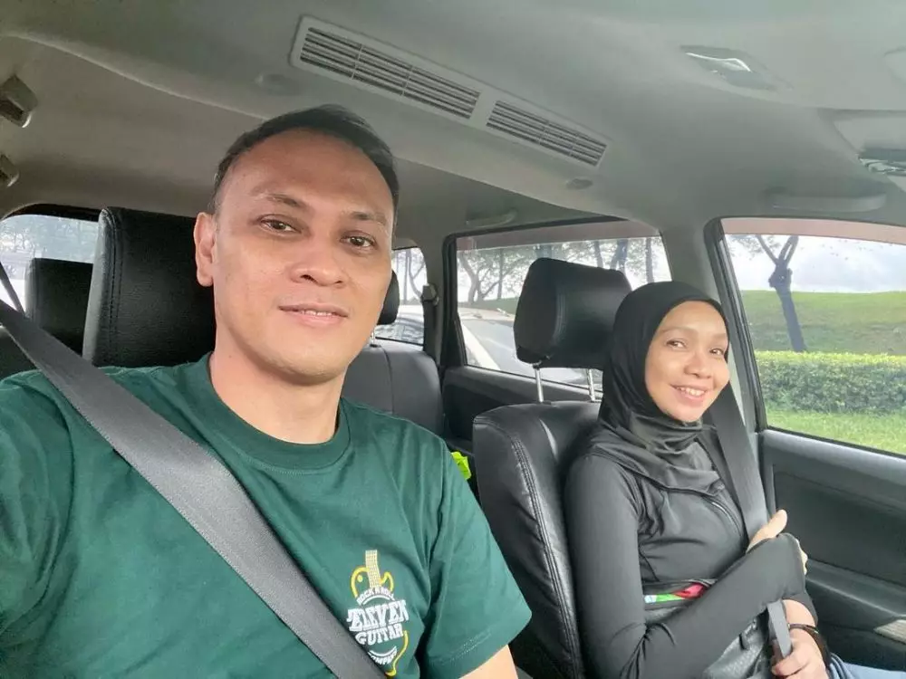 istri gitaris tanpa makeup © 2021 Instagram