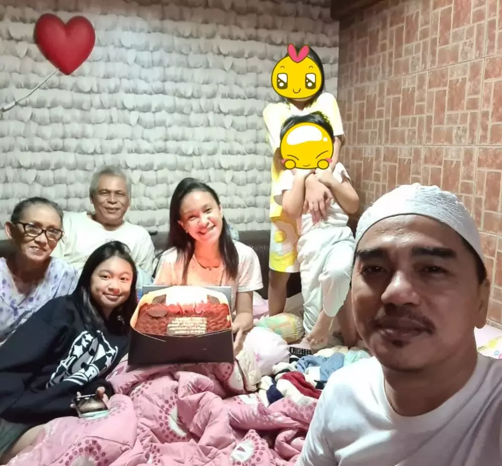 istri gitaris tanpa makeup © 2021 Instagram