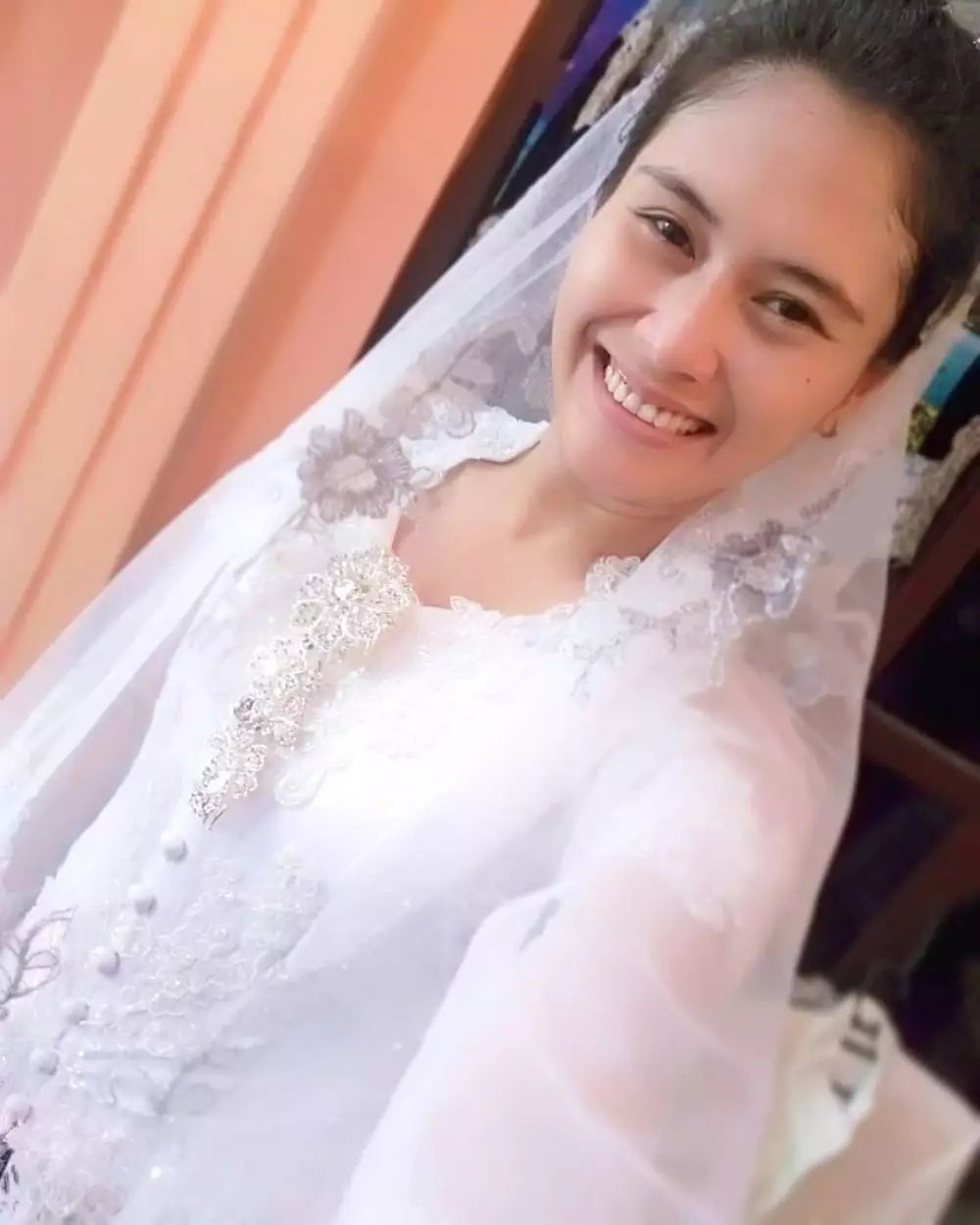 istri gitaris tanpa makeup © 2021 Instagram