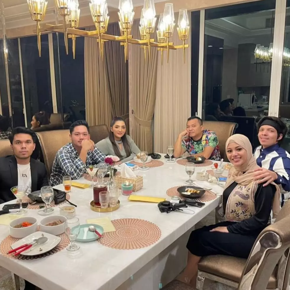 Rayakan kehamilan, ini 8 momen Aurel buber dengan Anang dan Ashanty