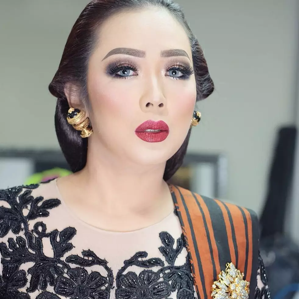 Tak banyak yang tahu, 8 seleb cantik ini pernah jadi pesinden