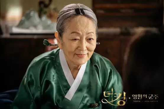 Potret 8 pemeran nenek ikonik di Drama Korea dari berbagai sumber Potret 8 pemeran nenek ikonik di Drama Korea dari berbagai sumber