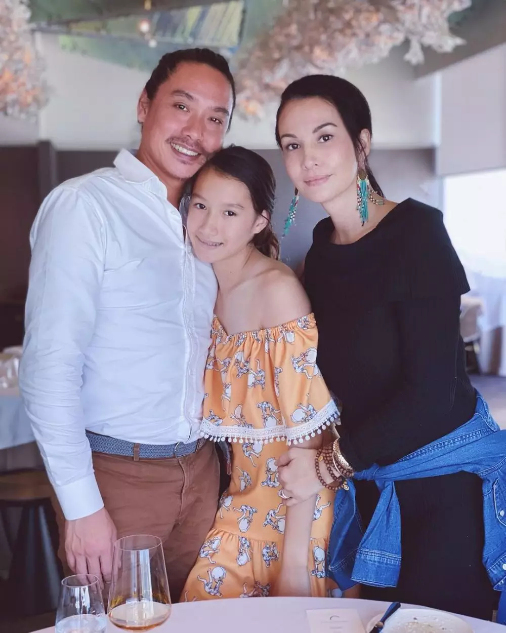 outfit VJ MTV saat momong anak © 2021 brilio.net