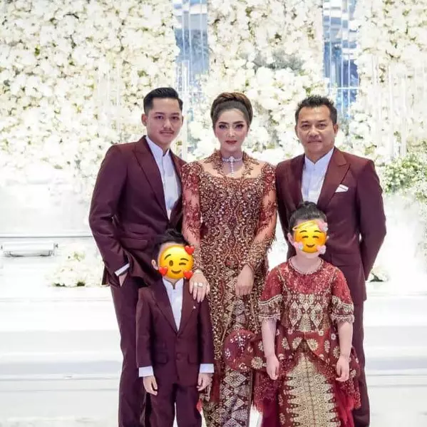 8 Momen Ashanty berangkat ke Turki untuk berobat, boyong karyawan