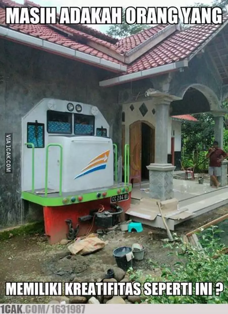 penampakan jendela absurd © 2021 berbagai sumber