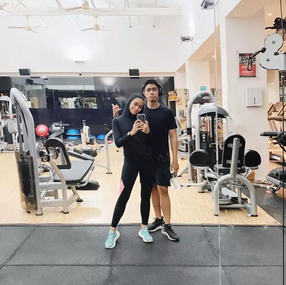 gaya penyanyi saat olahraga © berbagai sumber gaya penyanyi saat olahraga © berbagai sumber