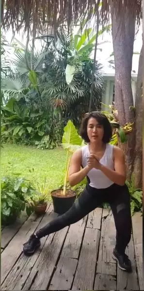 gaya penyanyi saat olahraga © berbagai sumber gaya penyanyi saat olahraga © berbagai sumber