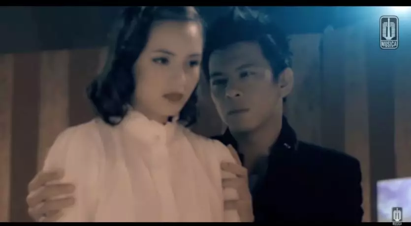 momen ariel noah dan pasangan seleb di video clip © YouTube momen ariel noah dan pasangan seleb di video clip © YouTube