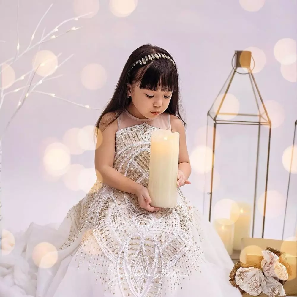 Gaya pemotretan Gempita berbagai tema dari berbagai sumber Gaya pemotretan Gempita berbagai tema dari berbagai sumber