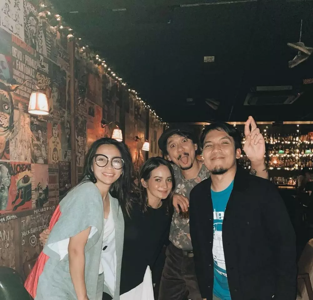 persahabtan seleb dengan jarak usia belasan tahun © berbagai sumber persahabtan seleb dengan jarak usia belasan tahun © berbagai sumber