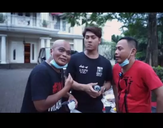 kenangan seleb dengan sapri pantun © instagram