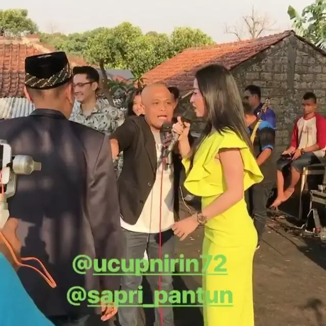 kenangan seleb dengan sapri pantun © instagram