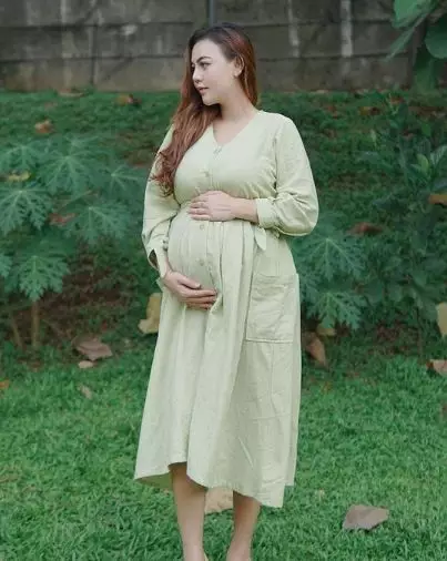 Potret Ratu Rizky Nabila pamer baby bump © Instagram/@raturn