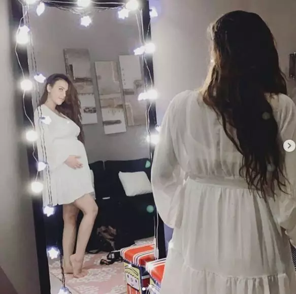 Potret Ratu Rizky Nabila pamer baby bump © Instagram/@raturn