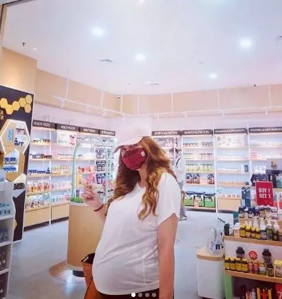 Potret Ratu Rizky Nabila pamer baby bump © Instagram/@raturn