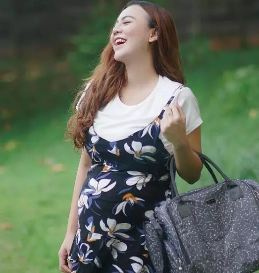 Potret Ratu Rizky Nabila pamer baby bump © Instagram/@raturn