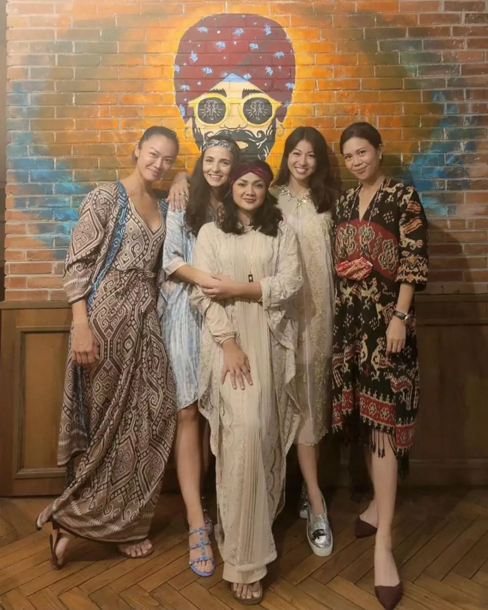 Beda gaya 8 seleb saat bukber © 2021 brilio.net Beda gaya 8 seleb saat bukber © 2021 brilio.net