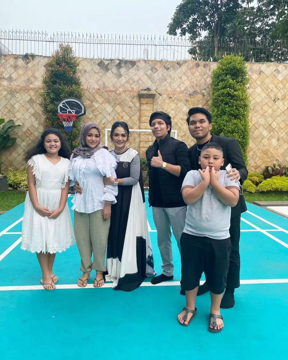 Aurel buka puasa bersama Krisdayanti © berbagai sumber Aurel buka puasa bersama Krisdayanti © berbagai sumber