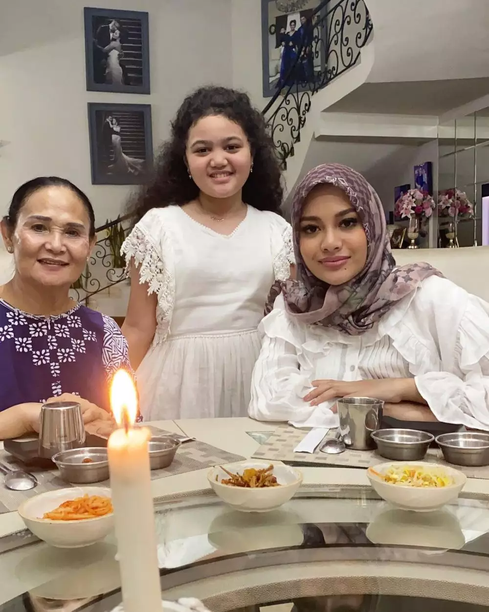 Aurel buka puasa bersama Krisdayanti © berbagai sumber Aurel buka puasa bersama Krisdayanti © berbagai sumber