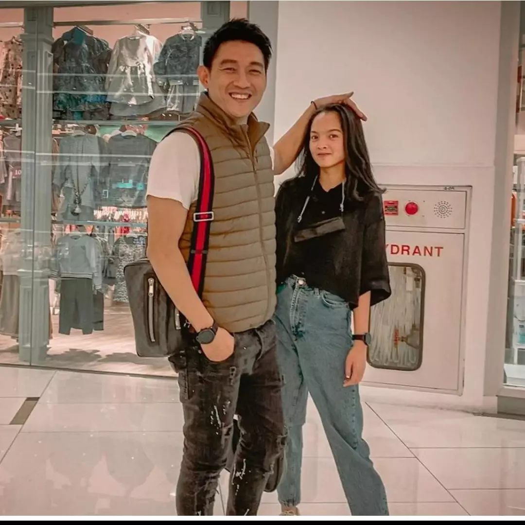 Potret kedekatan 9 seleb dengan anak sambung yang beranjak dewasa