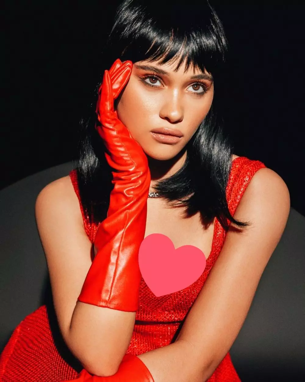 Gaya pemotretan seleb dengan rambut berponi © 2021 brilio.net