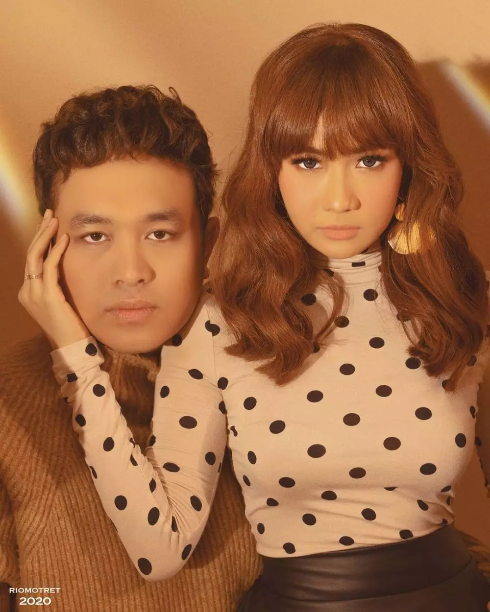 Gaya pemotretan seleb dengan rambut berponi © 2021 brilio.net