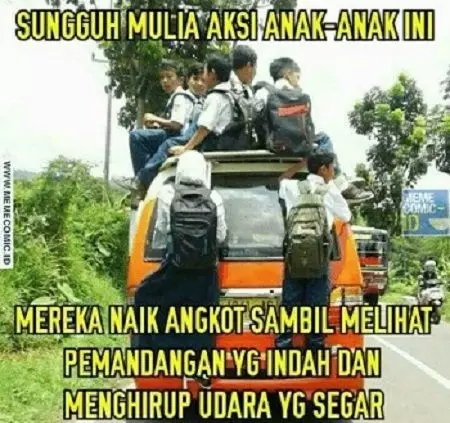 Kelakuan lucu penumpang bus 62 © berbagai sumber