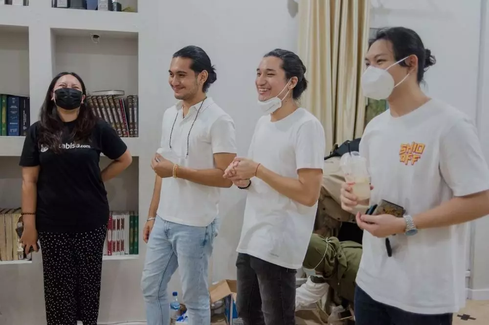 Momen Giorgino Abraham buka bersama anak yatim © Instagram