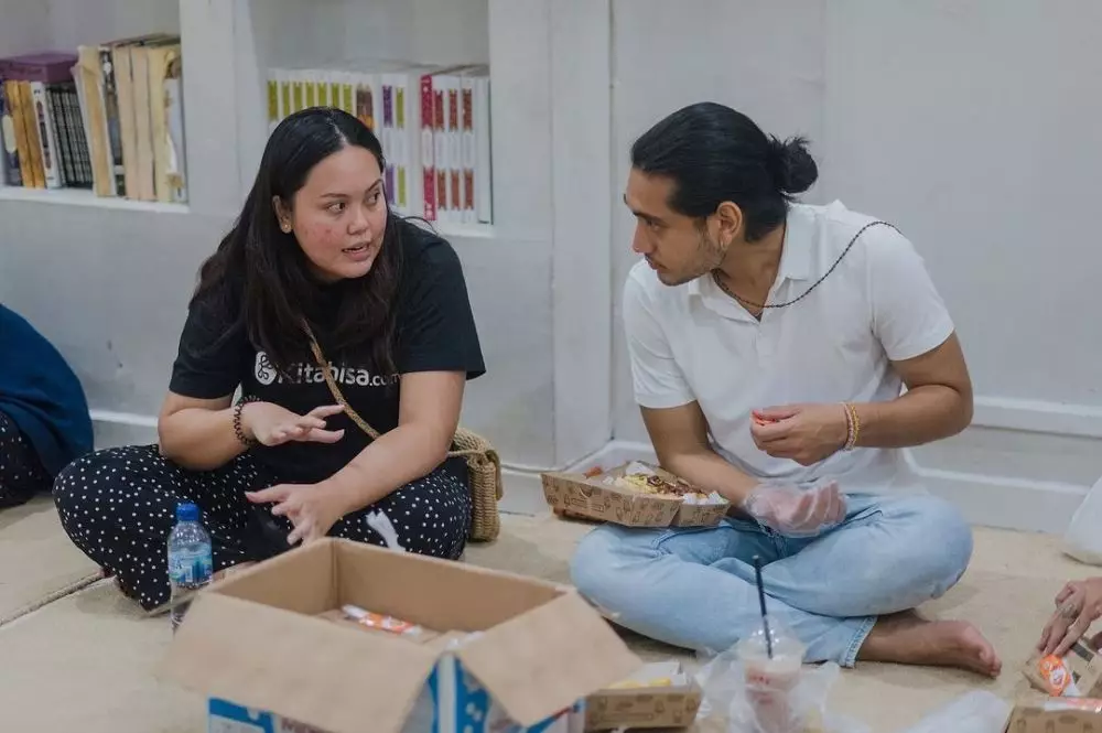 Momen Giorgino Abraham buka bersama anak yatim © Instagram