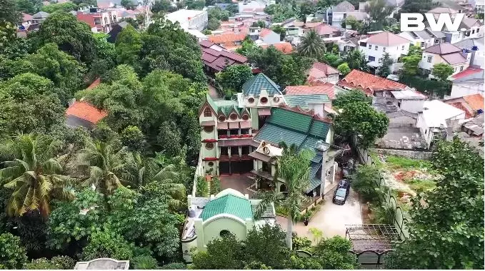 potret rumah seleb dari udara © YouTube potret rumah seleb dari udara © YouTube