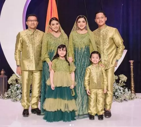 Potret keluarga Anang & Ashanty © Instagram/@ashanty_ash