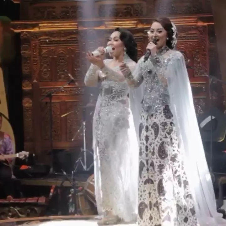 Potret Memes Prameswari jadi sinden Instagram © 2021 brilio.net