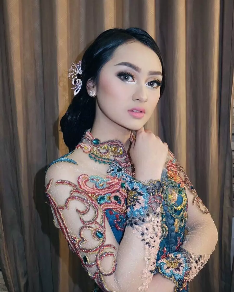 Potret Memes Prameswari jadi sinden Instagram © 2021 brilio.net