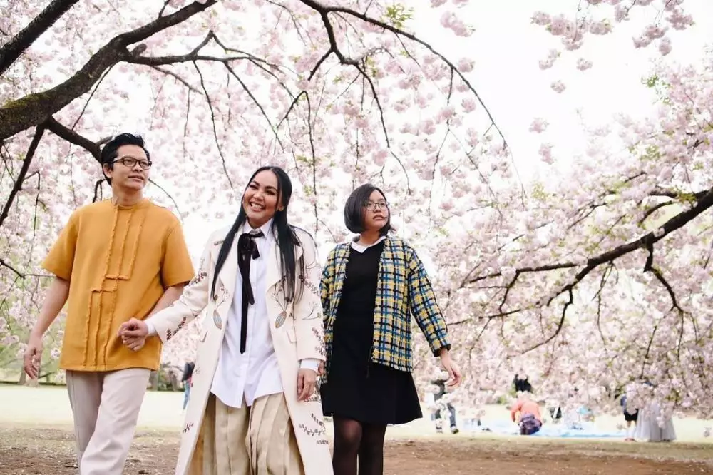 potret kebersamaan vokalis band & keluarga dari berbagai sumber