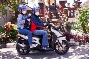 5 Tips berkendara sepeda motor saat silaturahmi mengunjungi keluarga