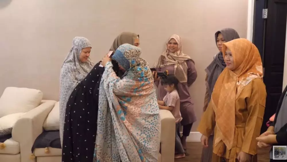 seleb bagi-bagi THR © 2021 brilio.net