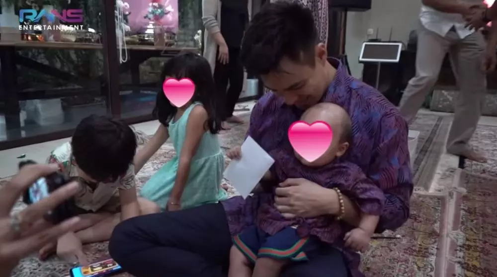 seleb bagi-bagi THR © 2021 brilio.net