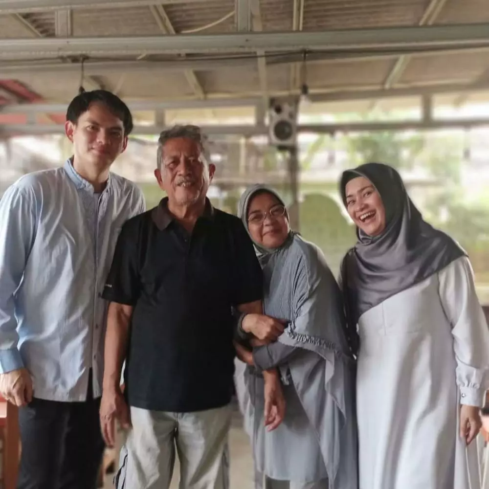 Momen 11 pasangan seleb rayakan lebaran  Instagram © 2021 brilio.net Momen 11 pasangan seleb rayakan lebaran  Instagram © 2021 brilio.net