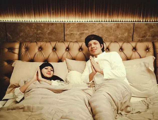 Momen Krisdayanti jenguk Aurel saat Lebaran © berbagai sumber Momen Krisdayanti jenguk Aurel saat Lebaran © berbagai sumber