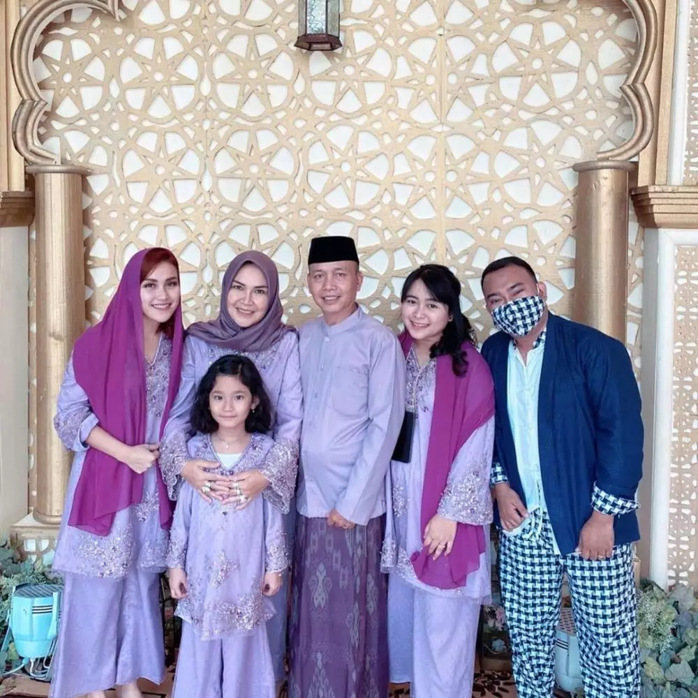 cincin ayah ibu Ayu Ting Ting  © 2021 brilio.net