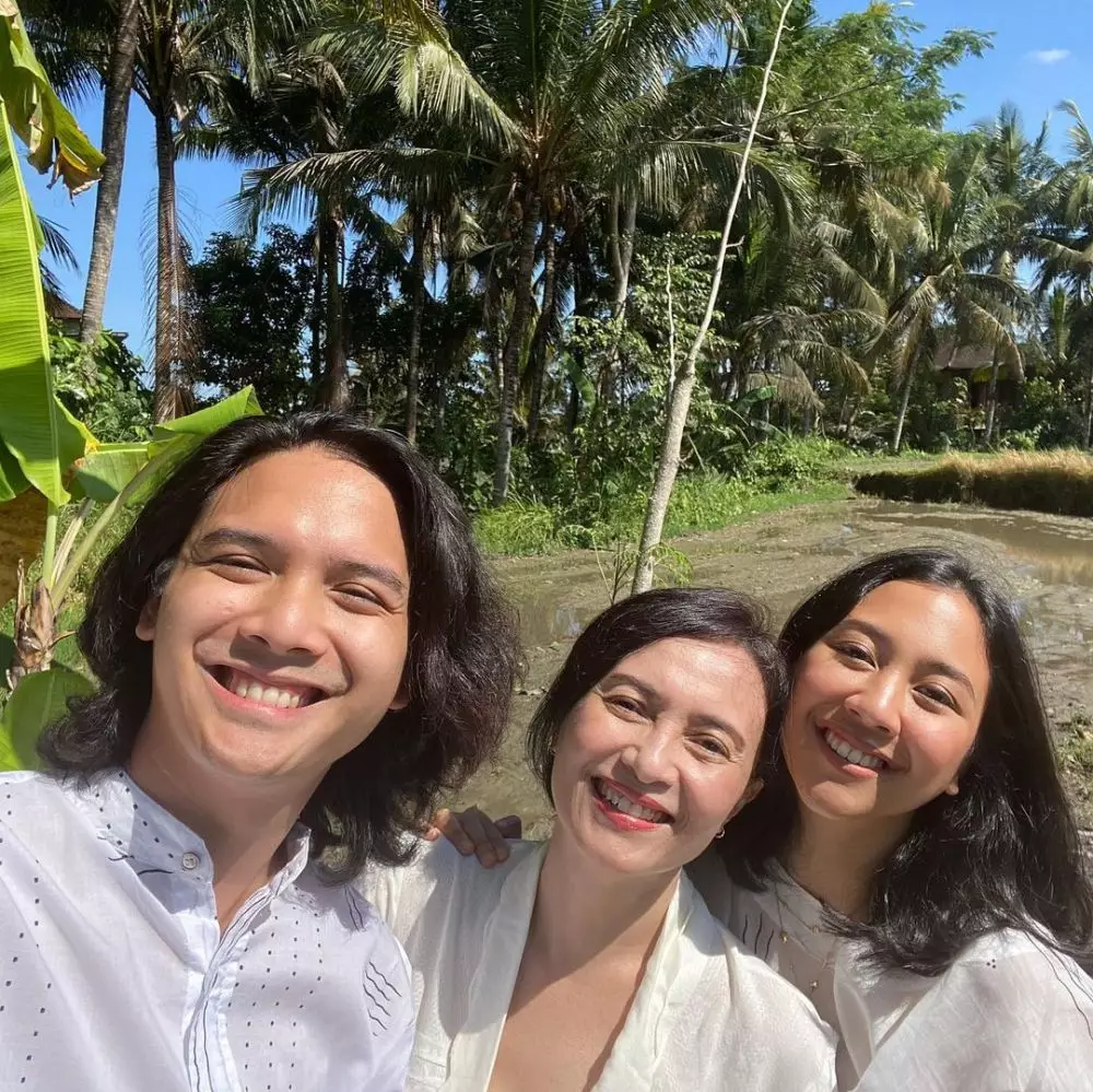 aktor dan mertua lebaran 2021 © Instagram aktor dan mertua lebaran 2021 © Instagram