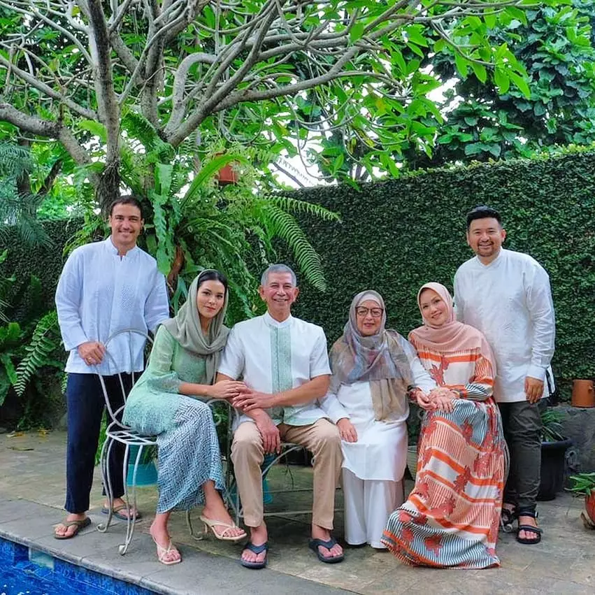 aktor dan mertua lebaran 2021 © Instagram aktor dan mertua lebaran 2021 © Instagram