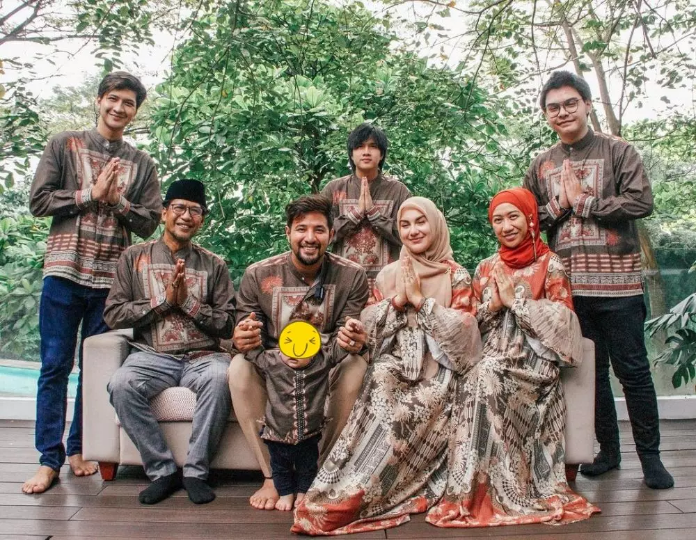 aktor dan mertua lebaran 2021 © Instagram aktor dan mertua lebaran 2021 © Instagram