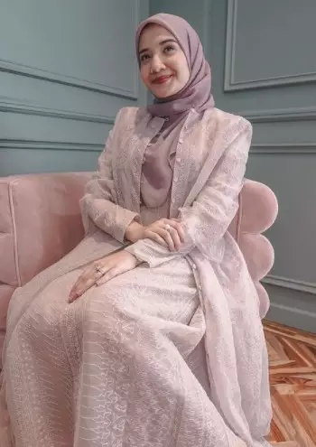 Potret outfit Lebaran 10 seleb cantik © berbagai sumber Potret outfit Lebaran 10 seleb cantik © berbagai sumber