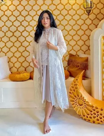 Potret outfit Lebaran 10 seleb cantik © berbagai sumber Potret outfit Lebaran 10 seleb cantik © berbagai sumber