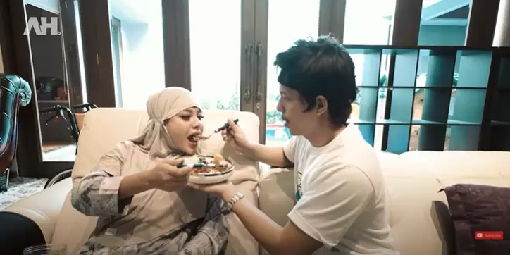 Atta setia dampingi Aurel sakit © 2021 brilio.net