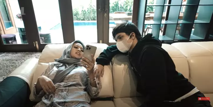 Atta setia dampingi Aurel sakit © 2021 brilio.net