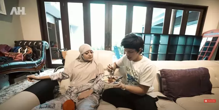 Atta setia dampingi Aurel sakit © 2021 brilio.net